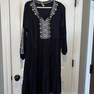 Beautiful boho Rachel Zoe black tired midi dress with metallic embroidery Small